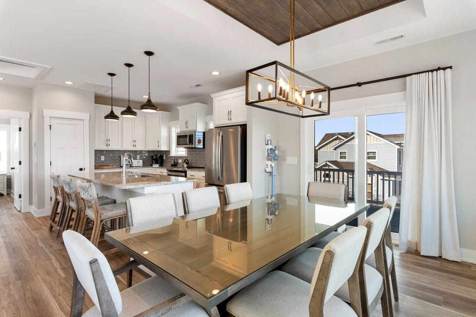 M983: Osprey Isle | Top Level Dining Area