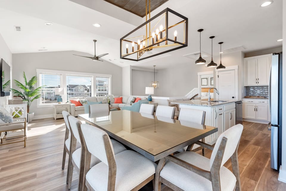 M983: Osprey Isle | Top Level Dining Area