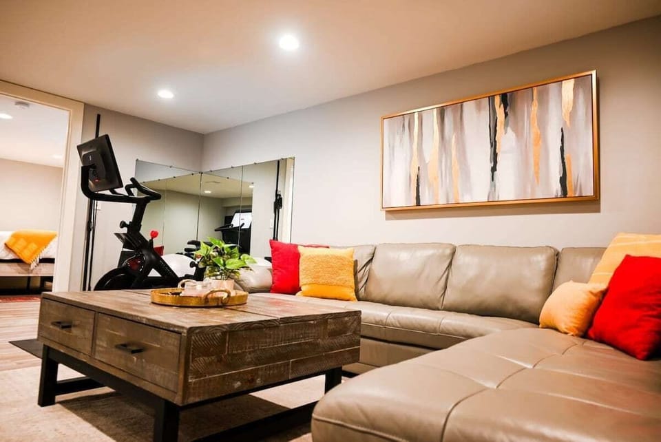 "Danny was a wonderful host! The location was great and it was a very comfortable stay for my team on a work trip!"