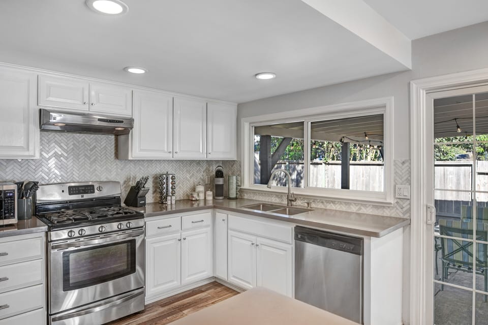 Kitchen has all newer appliances.