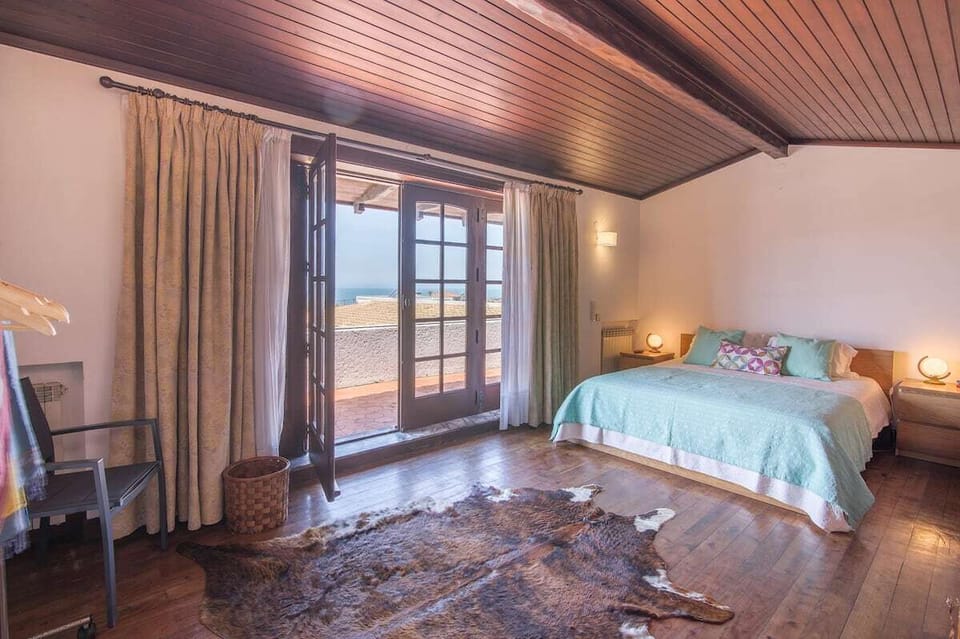 Quarto duplo com vista de mar e wc exclusivo.