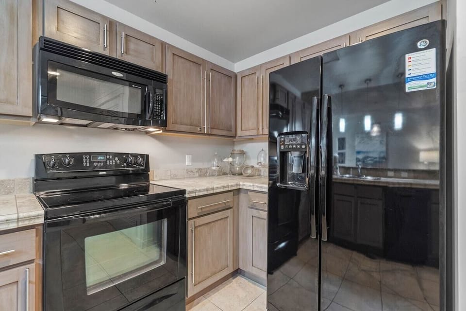 Full kitchen