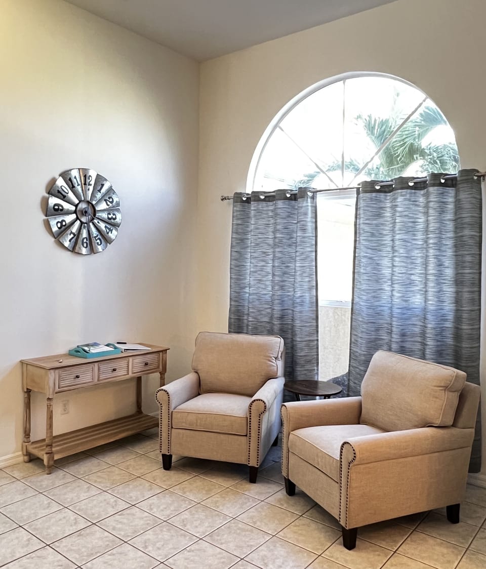 Front sitting area