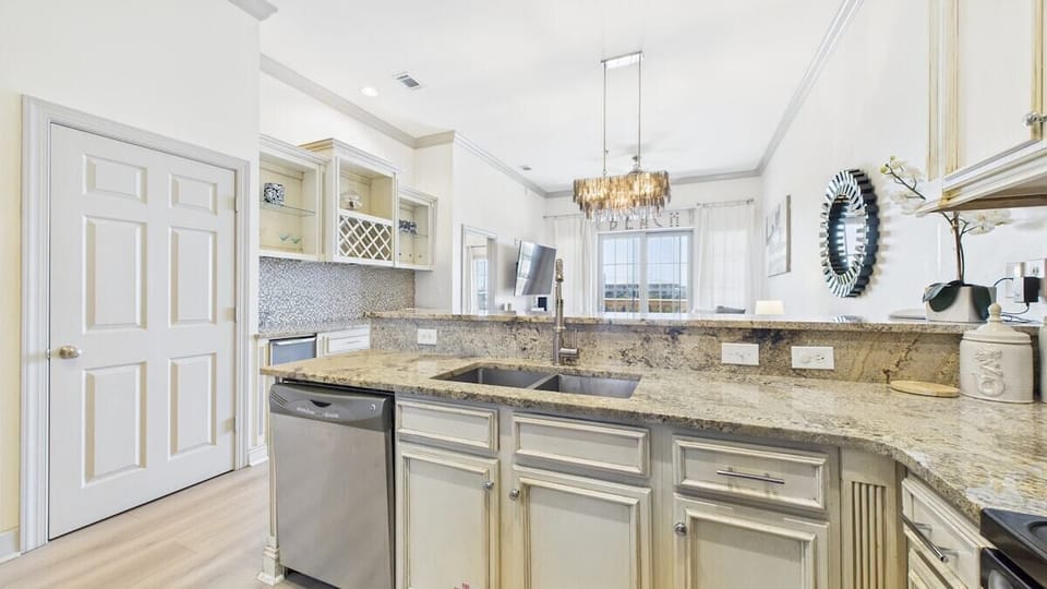 Kitchen fully equipped with all the cooking essentials