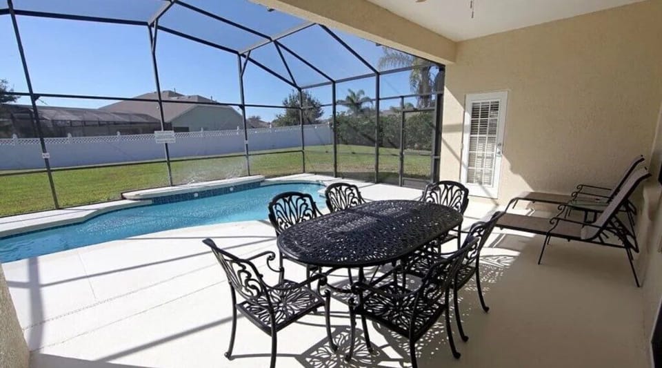 Spacious Private Pool with Fenced Garden