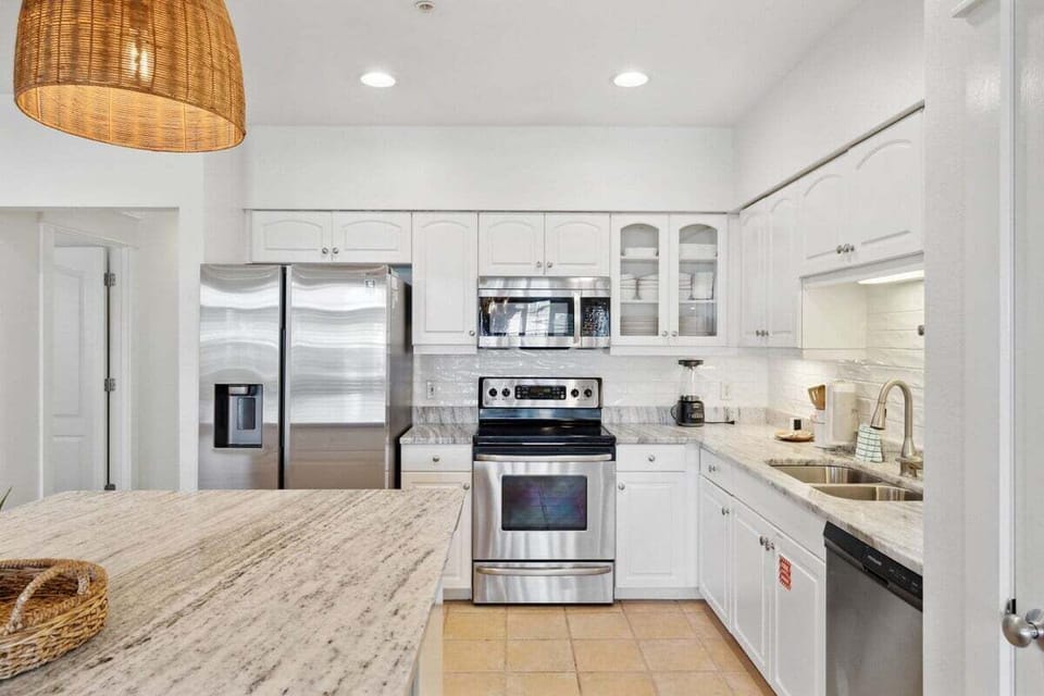 Full kitchen