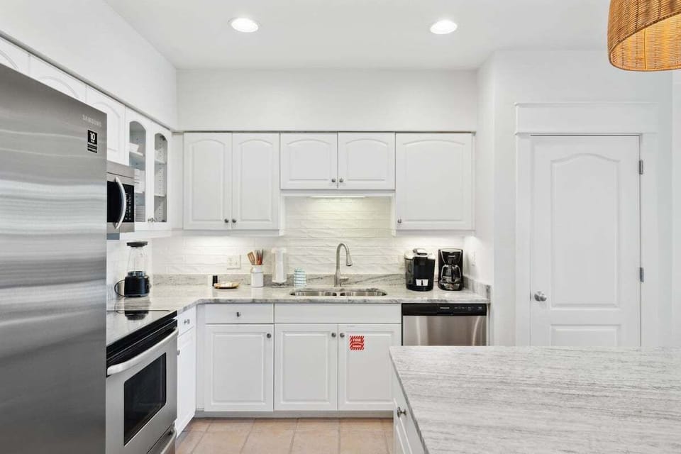 Full kitchen
