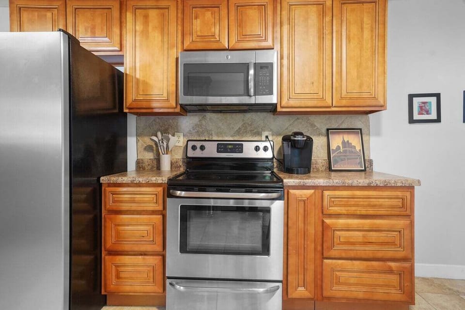 Full kitchen