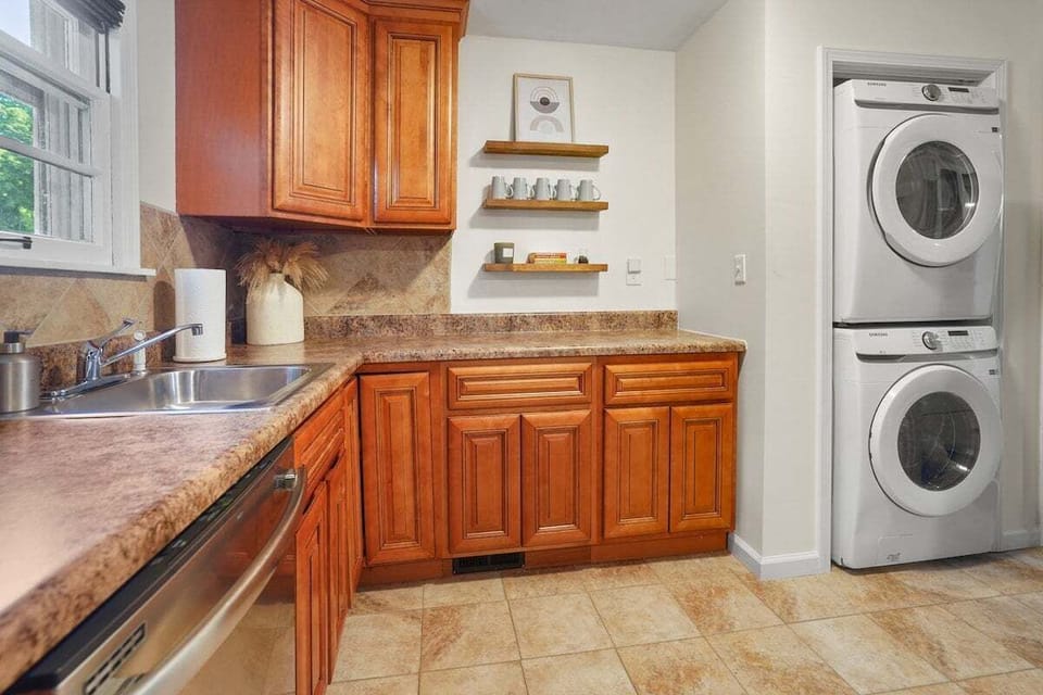 Full kitchen