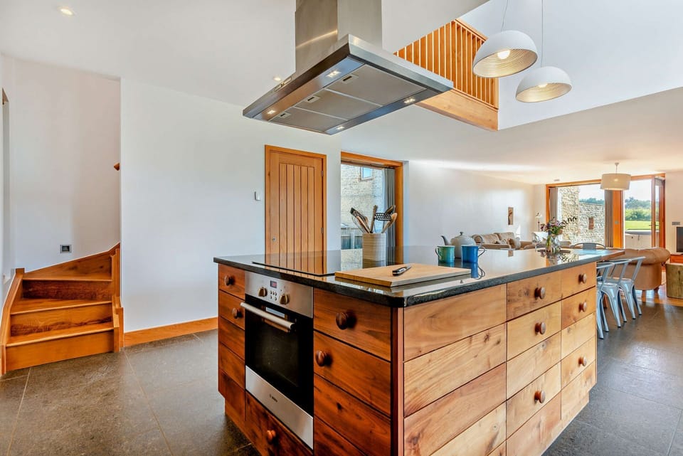 Walnut Barn Kitchen - StayCotswold