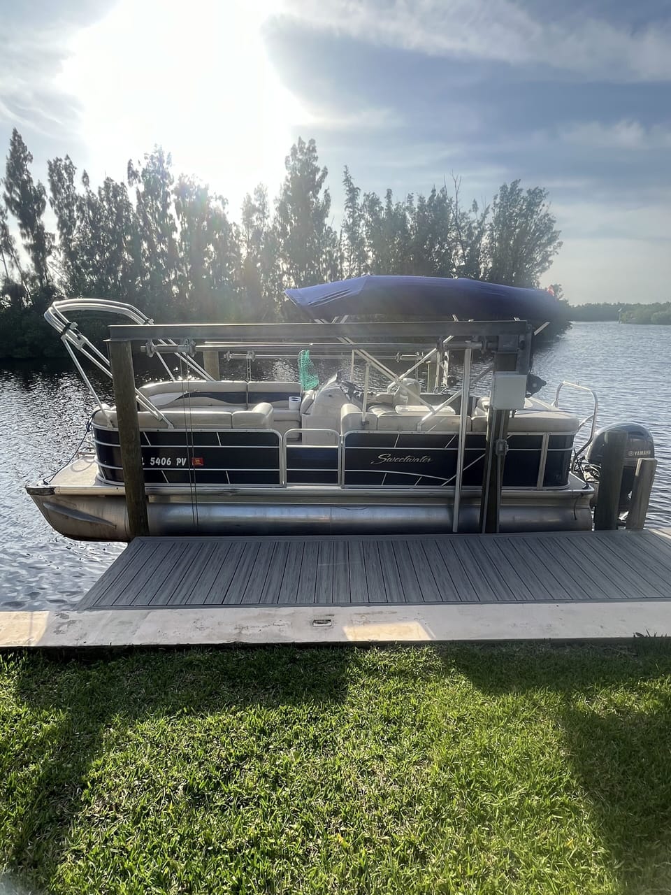 24 Foot Sweetwater Tri-toon