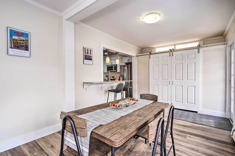 Dining Area | Dishware & Flatware Provided