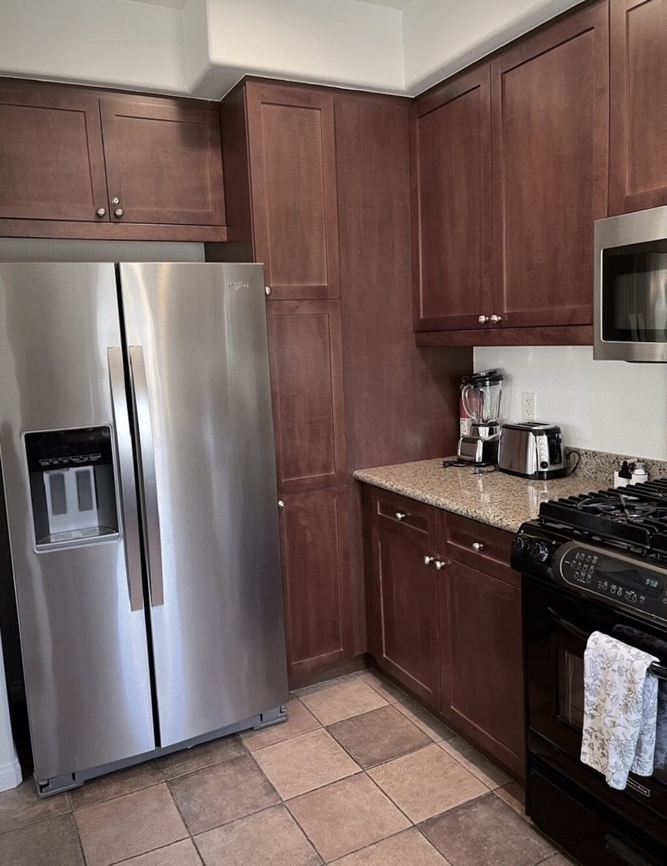 Fully equipped kitchen.