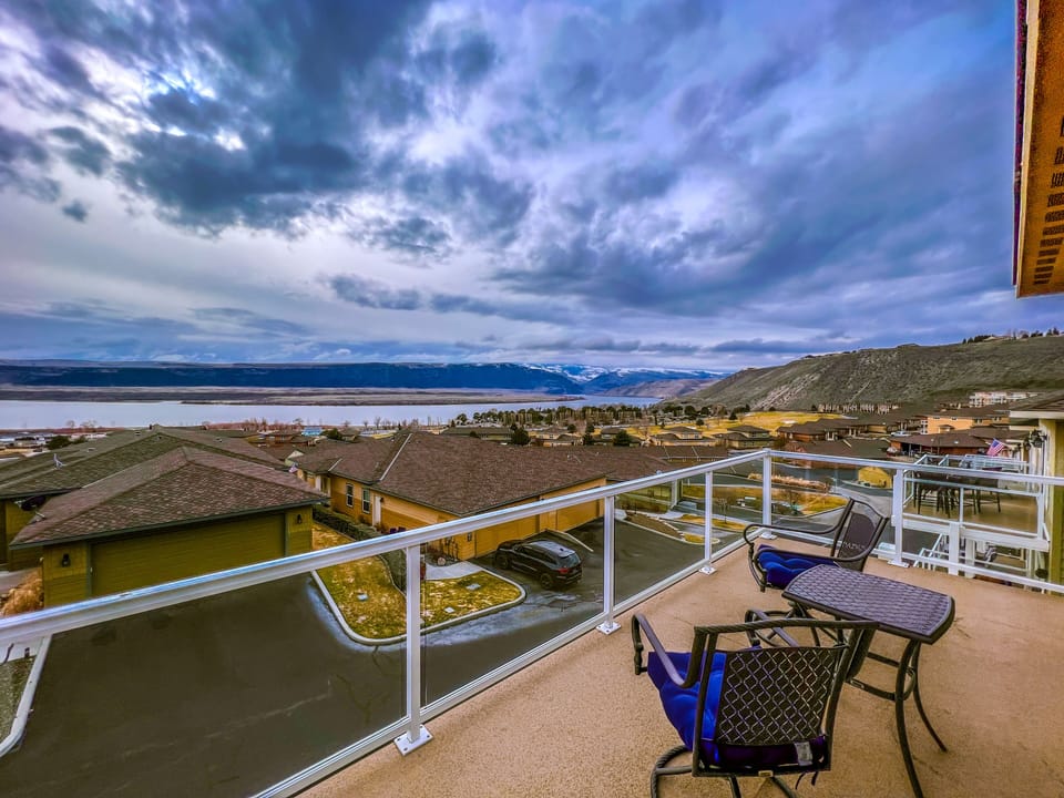 Top Deck Off Master Bedroom