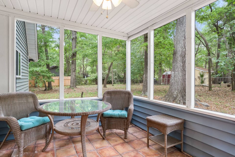 Screened in porch with seating!