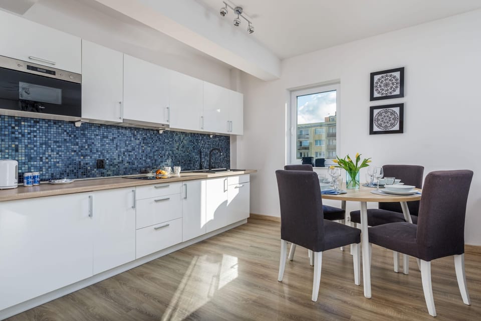 Modern, fully equipped kitchenette. 