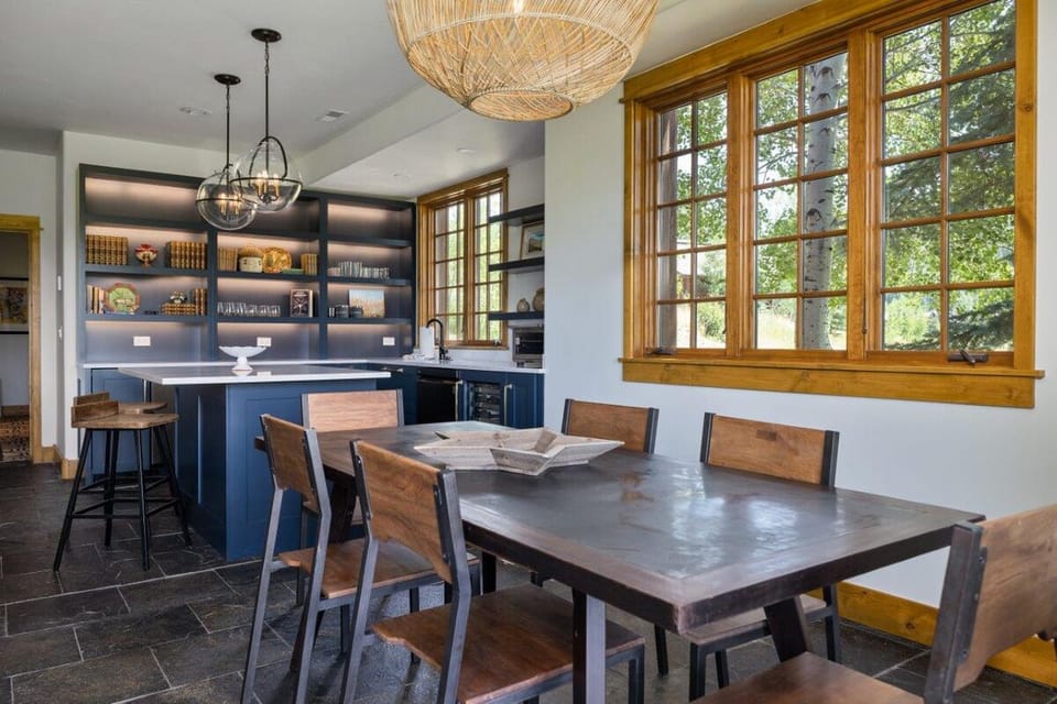 Start slow mornings with coffee at the convenient dining nook.