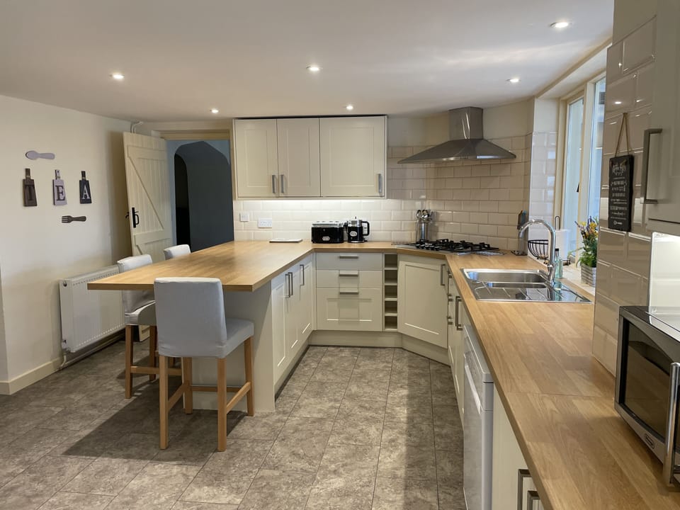 Large spacious kithcen