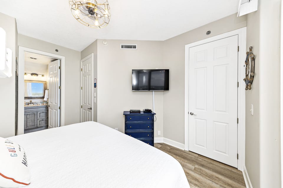 Bedroom 3 with King and twin bunk