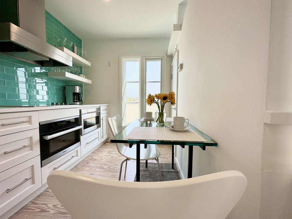 DINING SPACE FOR TWO OFF KITCHEN