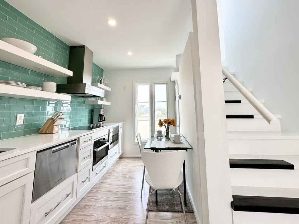 OPEN FLOOR PLAN, ENTRY VIEW