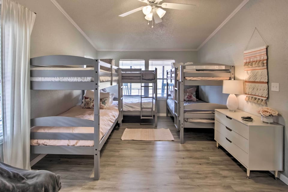 Bedroom 3 | 3 Twin Bunk Beds | Smart TV | Arcade Games