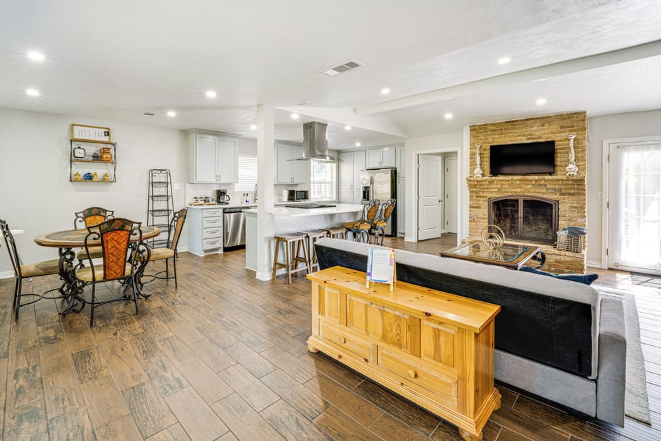 Interior | Open Floor Plan | Free WiFi | Central A/C