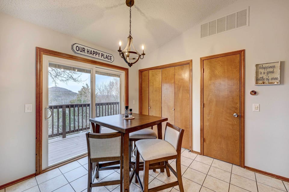 Dining Room | Main Level