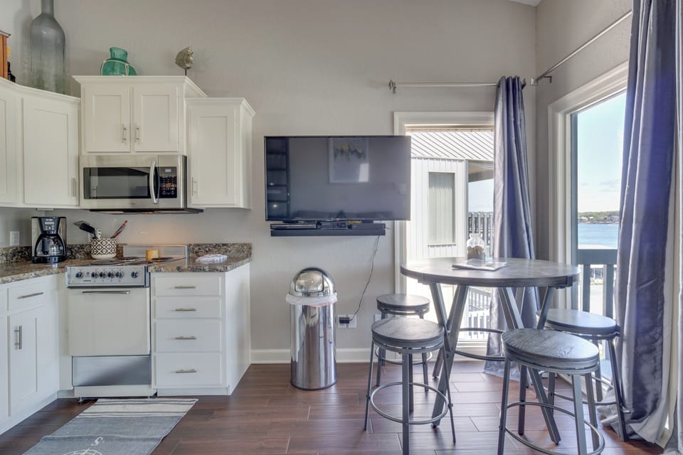 Kitchen | Dishware & Flatware | Coffee Maker