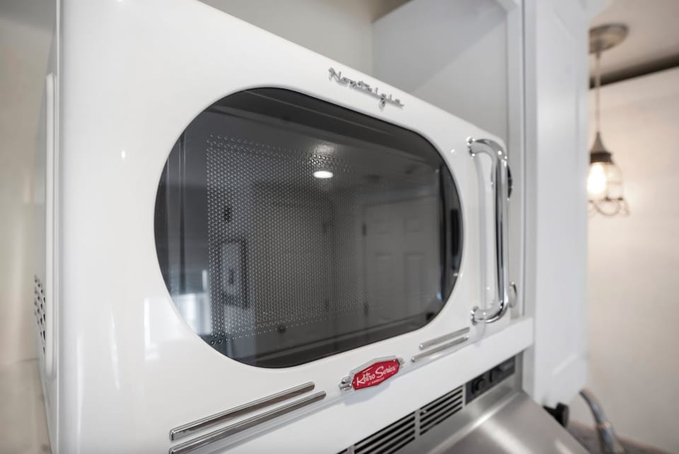 Retro-style microwave details 