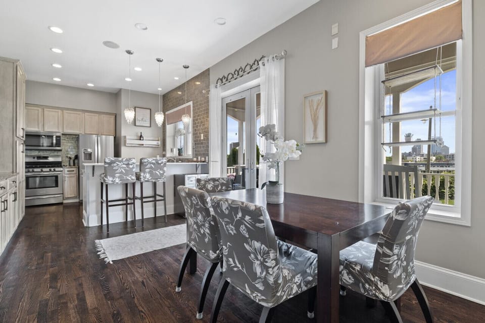 Dining room with a great view—perfect for morning coffee or sunset dinners!