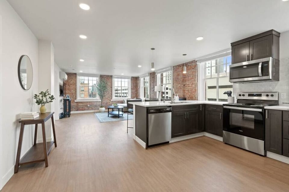 Everything you need at your fingertips: cookware, utensils, and modern appliances.