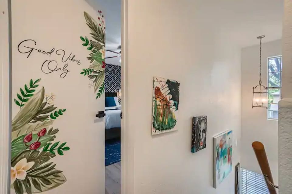 More hand-painted details by local pros