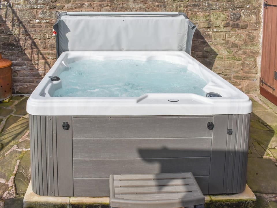 Hot tub | Keepers Cottage, Garway Hill, near Hereford