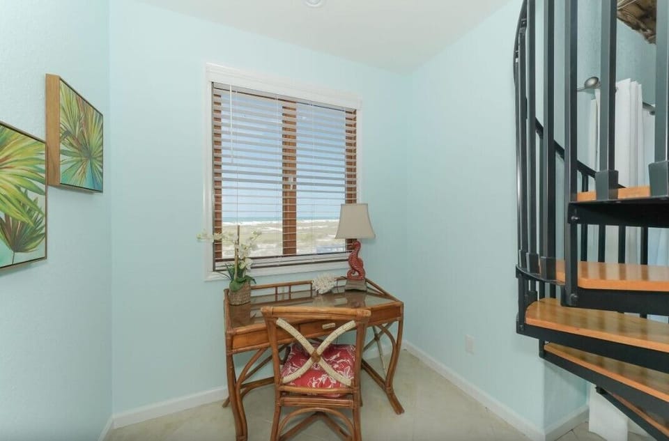 Top floor desk area 