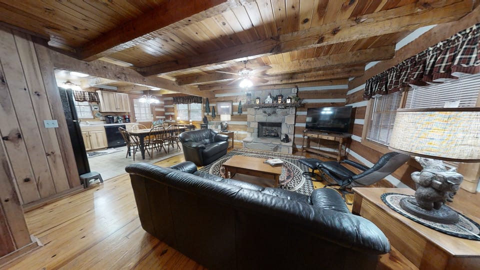 Indoors, Hardwood, Furniture, Living Room, Screen