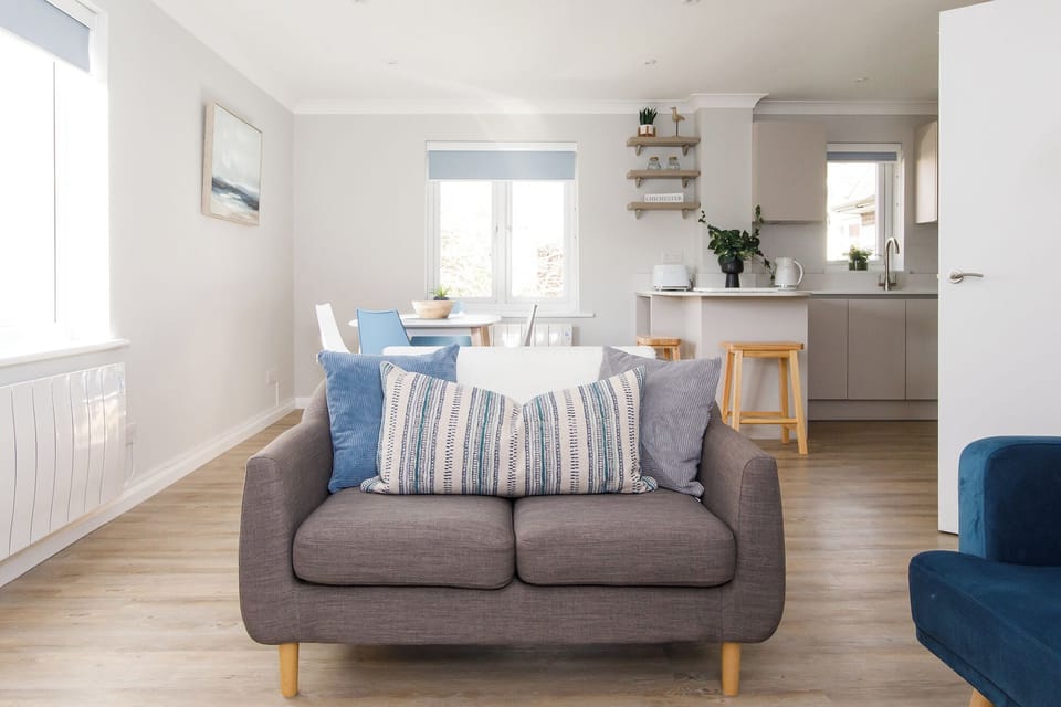 Living room / kitchen small couch 