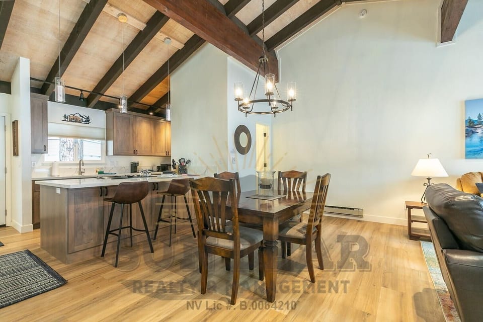 Kitchen & Dining