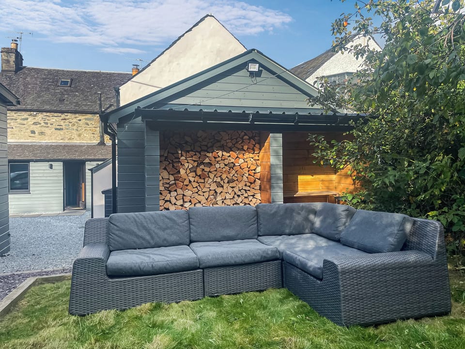 Sitting-out-area | Fonseca Cottage, Aberfeldy