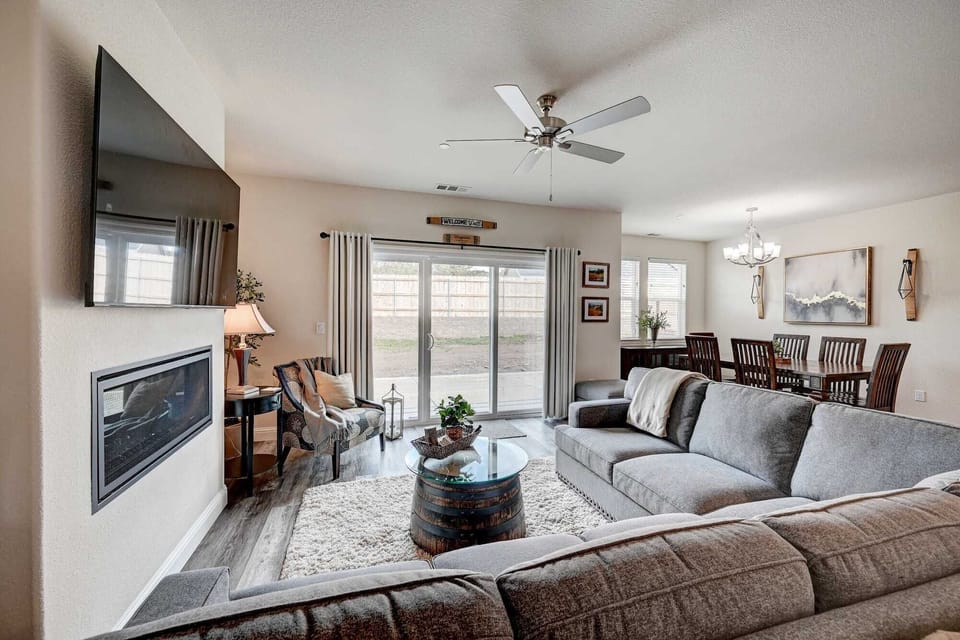 Spacious living room