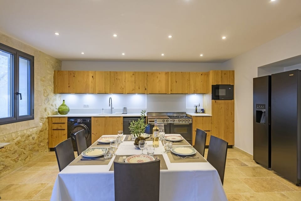 Kitchen - La Petite Maussanaise