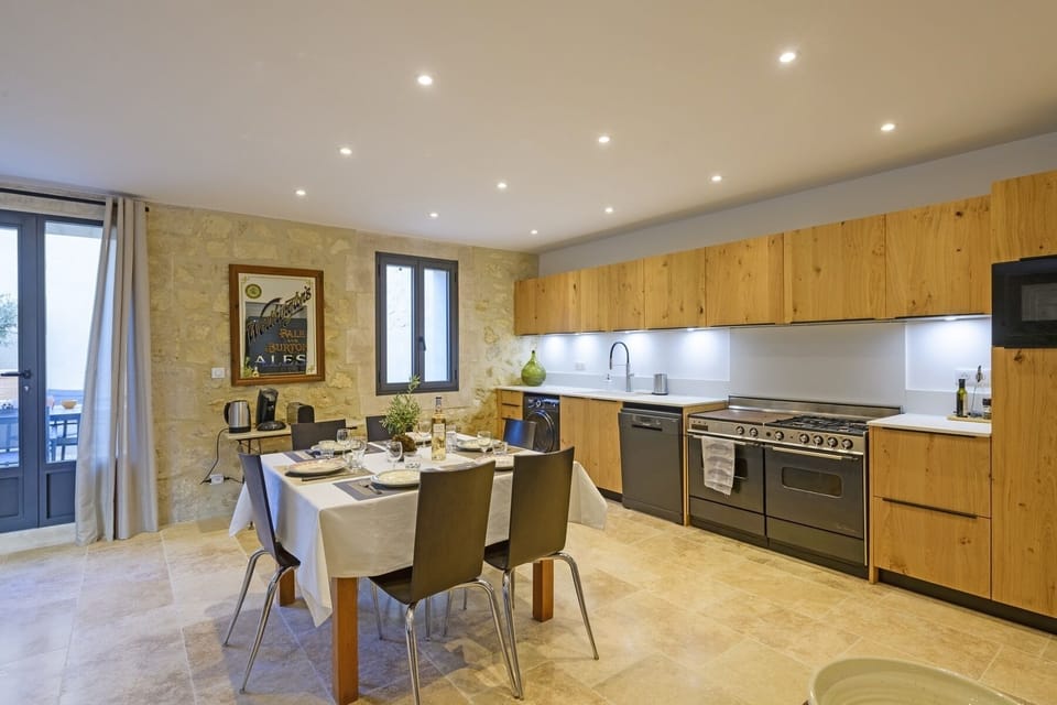 Kitchen - La Petite Maussanaise