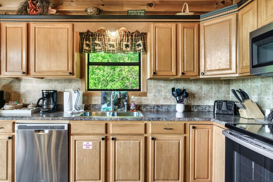 Fully stocked Kitchen with Modern Appliances