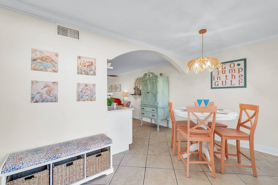 Entry way to the condo leading to the dining area