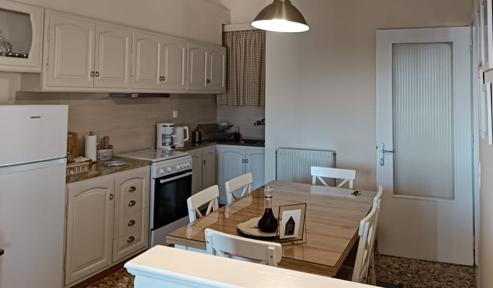 Cosy and spacious dining room designed for a warm home-feeling.