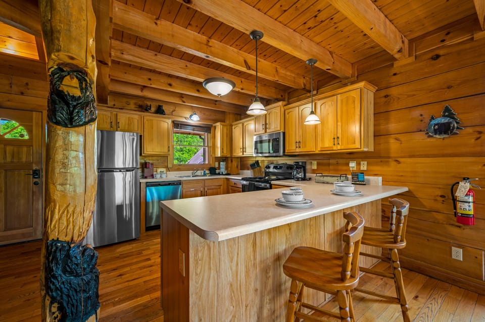 Fully equipped kitchen with additional bar seating