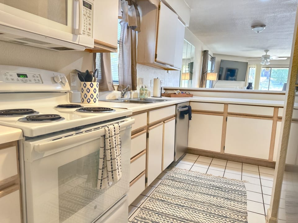Well stocked kitchen so you can prepare meals on your visit. 