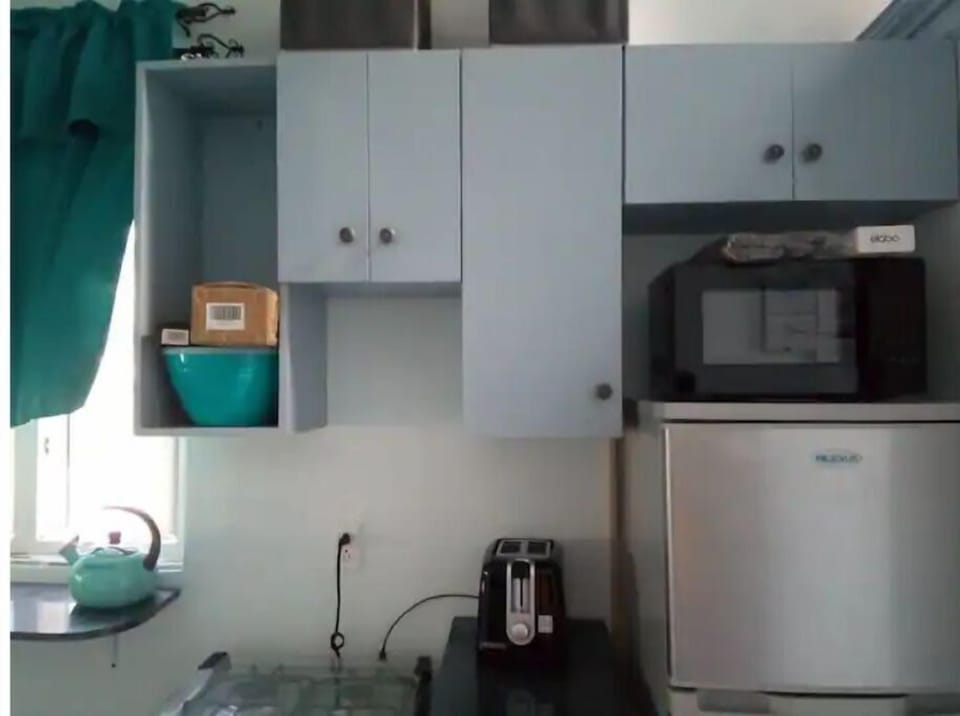 Unique, gated, 24 hr secure, one bedroom must try - kitchen