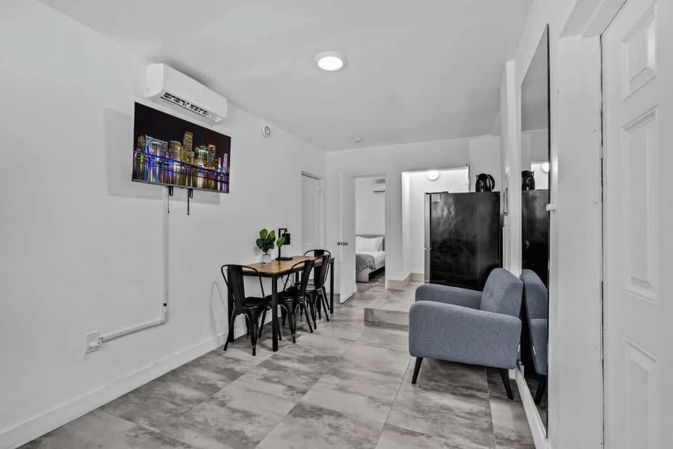 Relax, connect, and recharge in this cozy space with comfy bedding, dining nook, and AC—perfect for couples or remote workers.