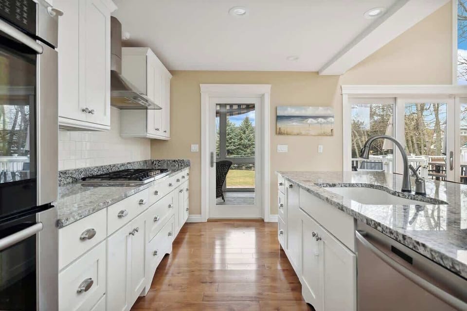With top-of-the-line appliances and ample counter space, this kitchen is a chef’s dream come true!